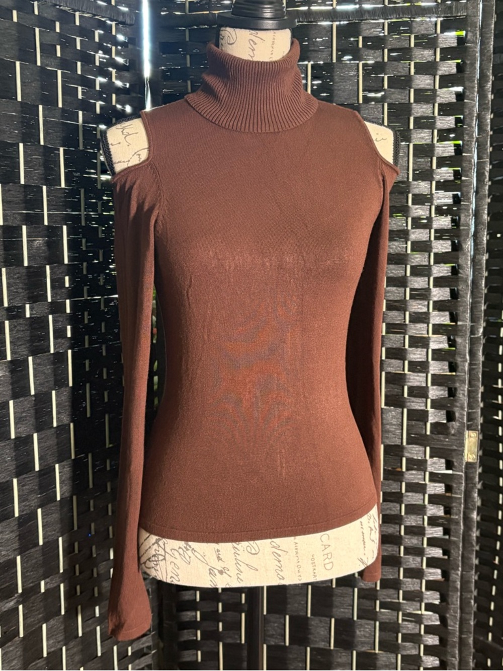 VENUS Brown Cold-Shoulder Turtleneck Sweater Sz. M NWOT Never Worn